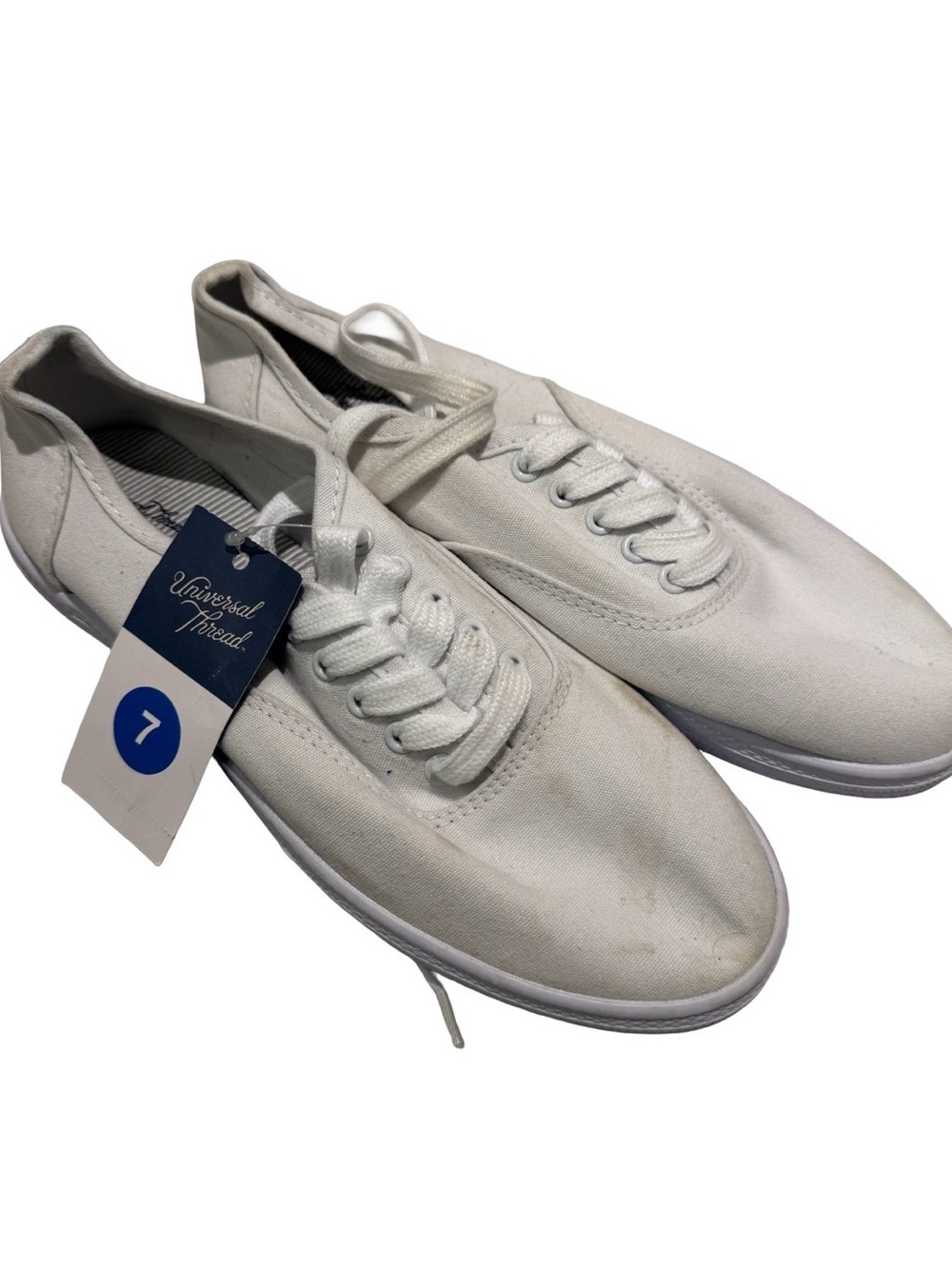 Universal Thread Women’s White Canvas Low-Profile Sneakers
